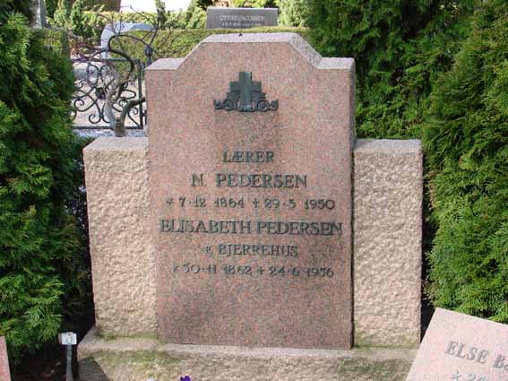 Billede af gravsten på Herning Vestre Kirkegård