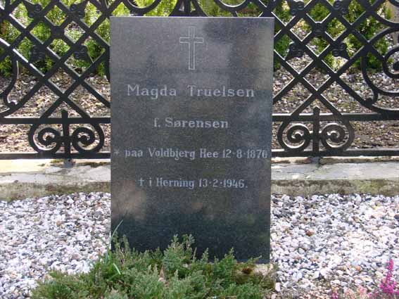 Billede af gravsten på Herning Vestre Kirkegård