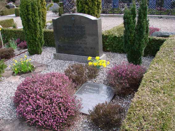 Billede af gravsten på Herning Vestre Kirkegård