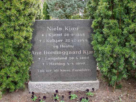 Billede af gravsten på Herning Vestre Kirkegård