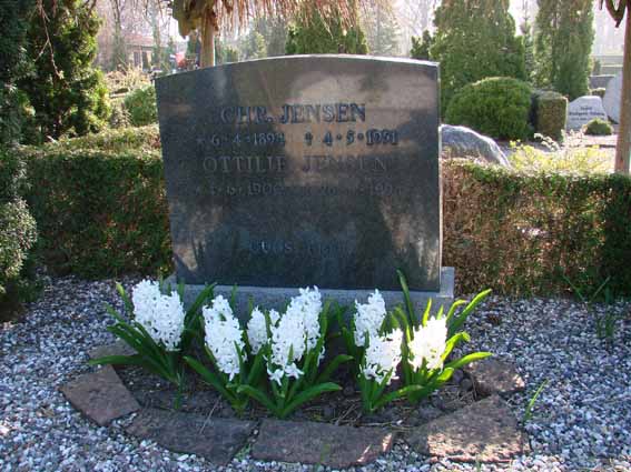 Billede af gravsten på Herning Vestre Kirkegård