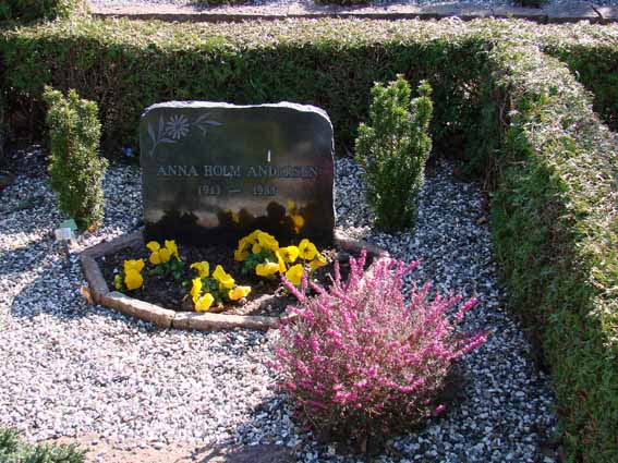 Billede af gravsten på Herning Vestre Kirkegård