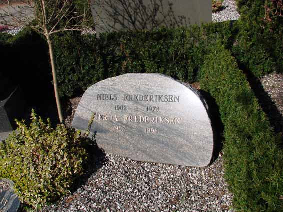 Billede af gravsten på Herning Vestre Kirkegård