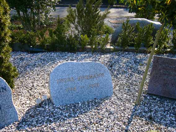 Billede af gravsten på Herning Vestre Kirkegård