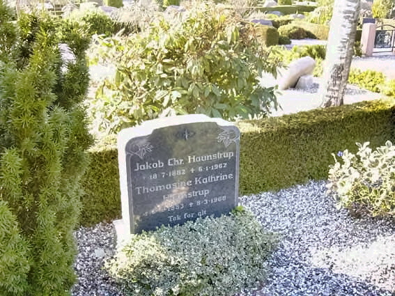 Billede af gravsten på Herning Vestre Kirkegård
