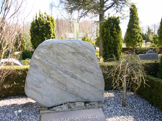 Billede af gravsten på Herning Vestre Kirkegård