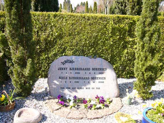 Billede af gravsten på Herning Vestre Kirkegård