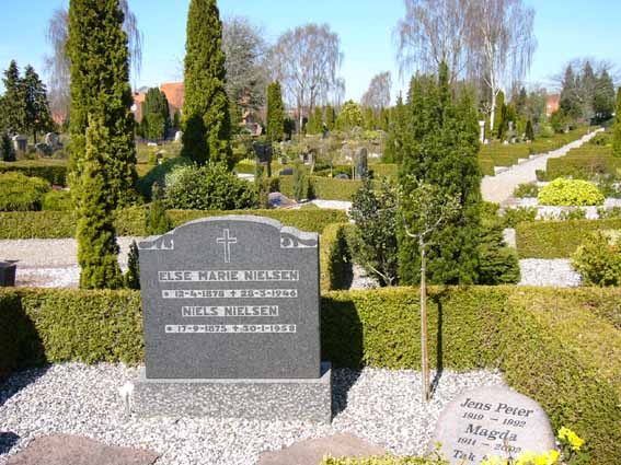 Billede af gravsten på Herning Vestre Kirkegård