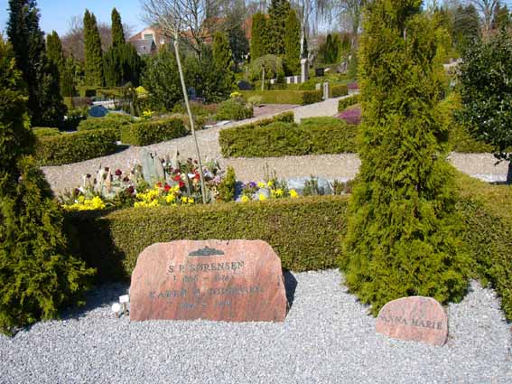 Billede af gravsten på Herning Vestre Kirkegård
