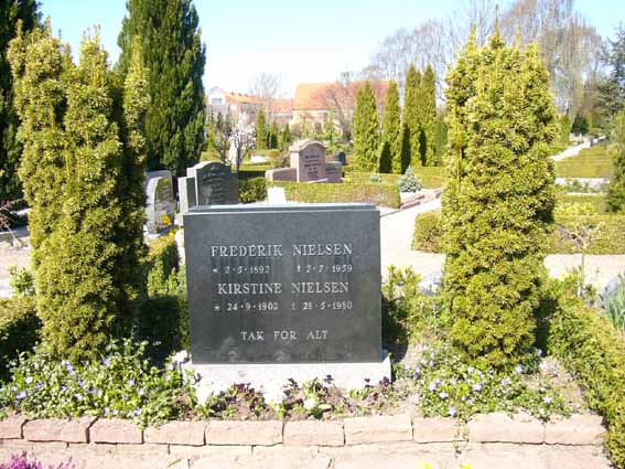 Billede af gravsten på Herning Vestre Kirkegård