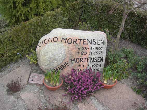 Billede af gravsten på Herning Vestre Kirkegård