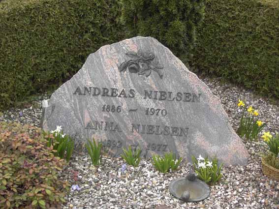 Billede af gravsten på Herning Vestre Kirkegård