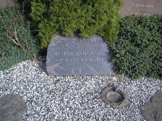 Billede af gravsten på Herning Vestre Kirkegård