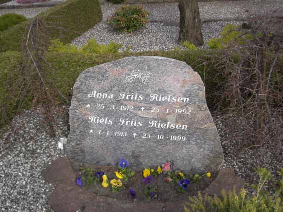 Billede af gravsten på Herning Vestre Kirkegård