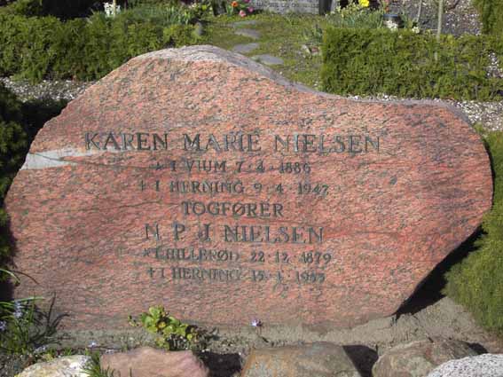 Billede af gravsten på Herning Vestre Kirkegård