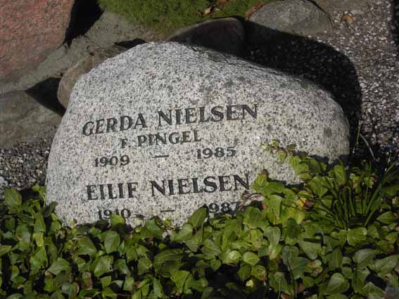 Billede af gravsten på Herning Vestre Kirkegård