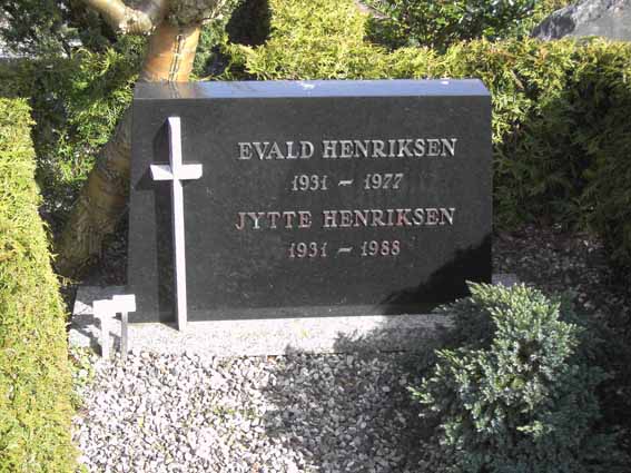 Billede af gravsten på Herning Vestre Kirkegård