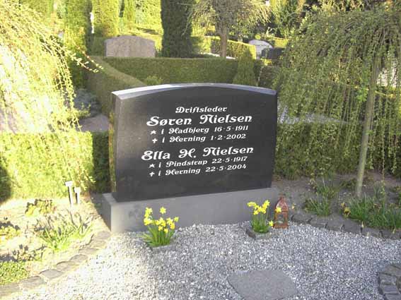 Billede af gravsten på Herning Vestre Kirkegård