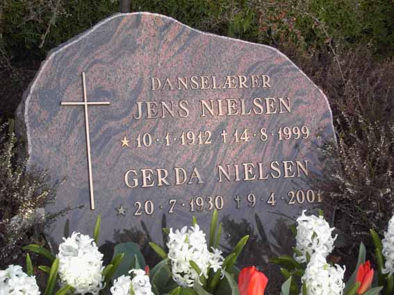 Billede af gravsten på Herning Vestre Kirkegård