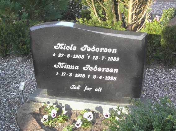 Billede af gravsten på Herning Vestre Kirkegård