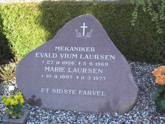 Billede af gravsten på Herning Vestre Kirkegård