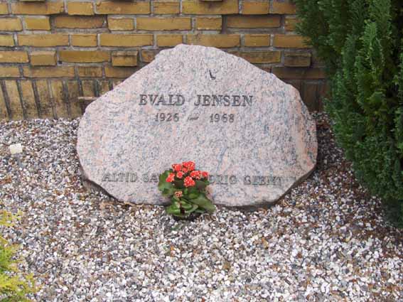 Billede af gravsten på Herning Vestre Kirkegård