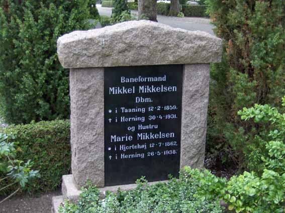 Billede af gravsten på Herning Vestre Kirkegård