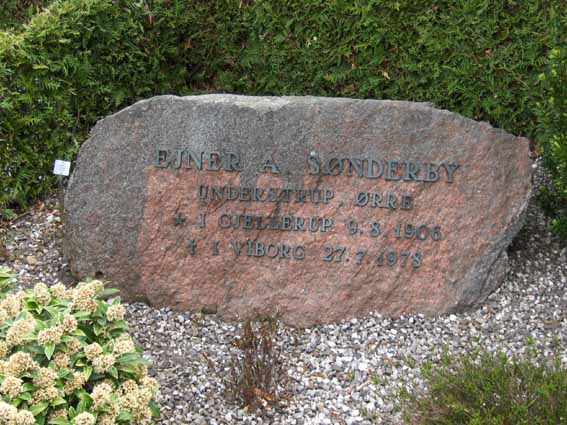 Billede af gravsten på Herning Vestre Kirkegård