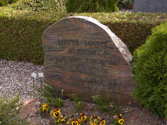 Billede af gravsten på Herning Vestre Kirkegård