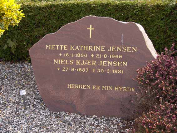 Billede af gravsten på Herning Vestre Kirkegård