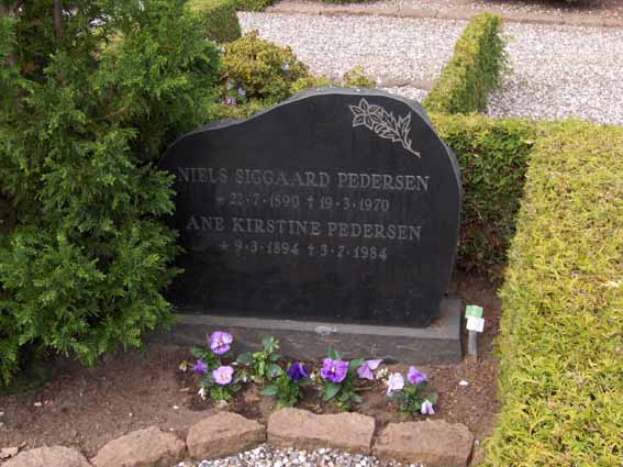 Billede af gravsten på Herning Vestre Kirkegård