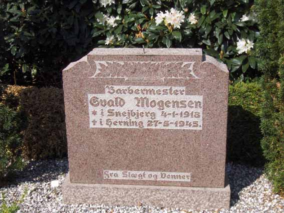 Billede af gravsten på Herning Vestre Kirkegård