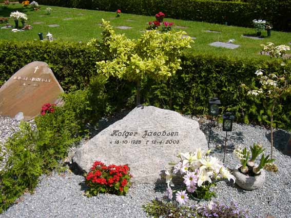 Billede af gravsten på Herning Vestre Kirkegård