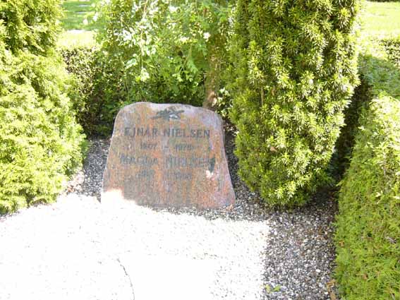 Billede af gravsten på Herning Vestre Kirkegård