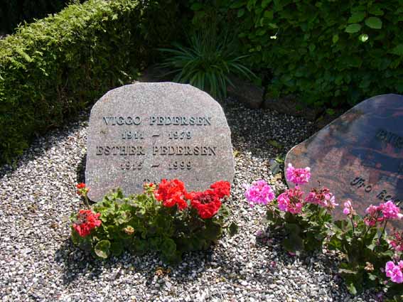 Billede af gravsten på Herning Vestre Kirkegård