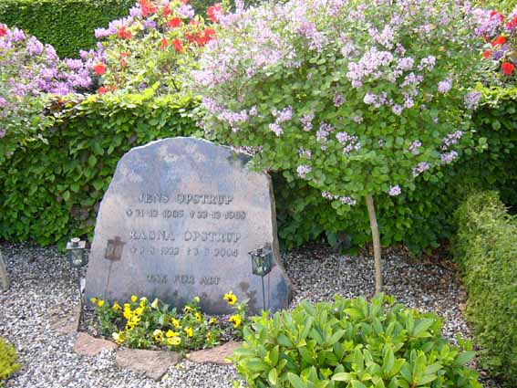 Billede af gravsten på Herning Vestre Kirkegård