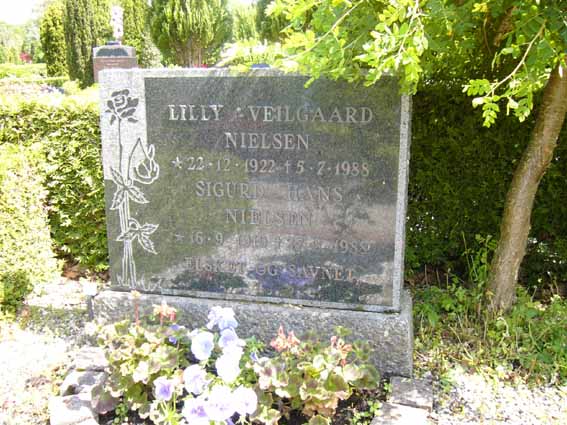 Billede af gravsten på Herning Vestre Kirkegård