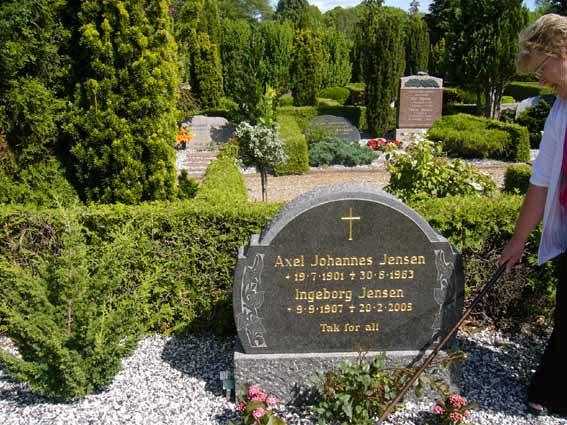 Billede af gravsten på Herning Vestre Kirkegård
