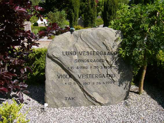 Billede af gravsten på Herning Vestre Kirkegård