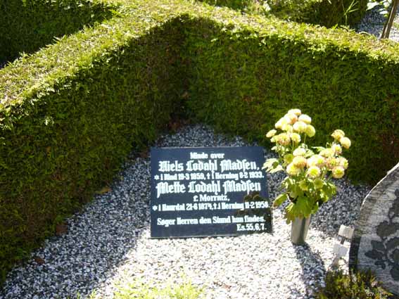 Billede af gravsten på Herning Vestre Kirkegård