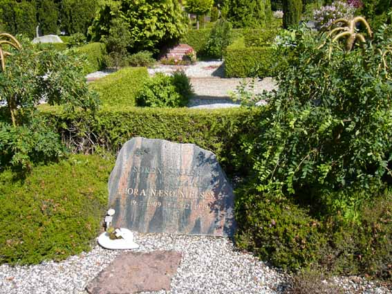 Billede af gravsten på Herning Vestre Kirkegård