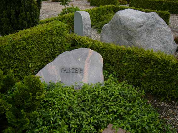 Billede af gravsten på Herning Vestre Kirkegård