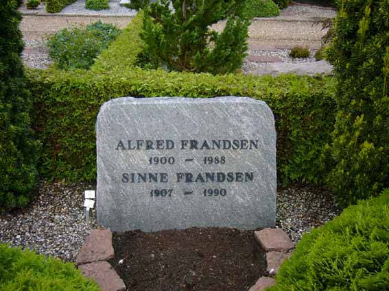 Billede af gravsten på Herning Vestre Kirkegård