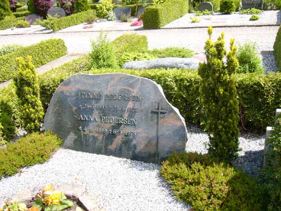 Billede af gravsten på Herning Vestre Kirkegård