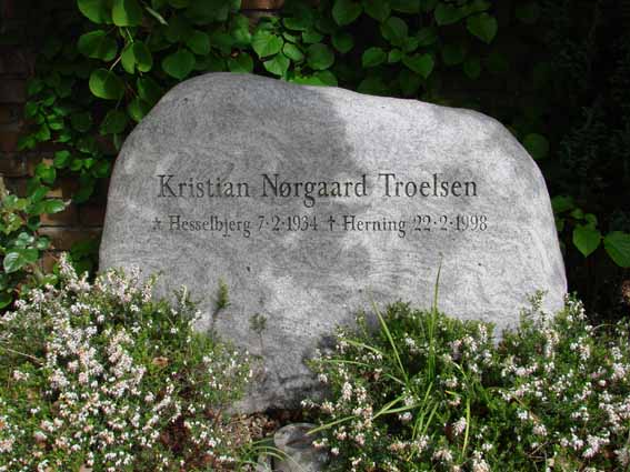 Billede af gravsten på Herning Vestre Kirkegård
