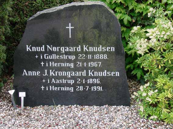 Billede af gravsten på Herning Vestre Kirkegård