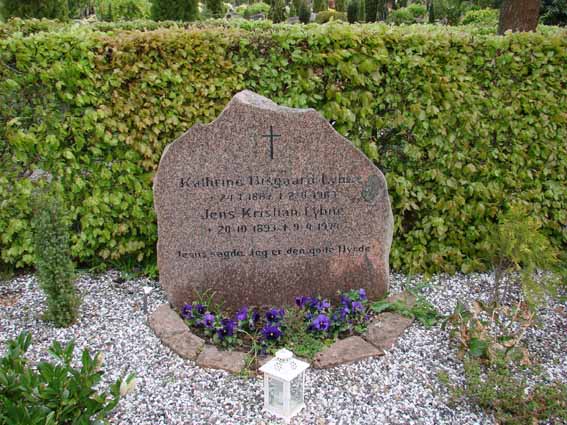 Billede af gravsten på Herning Vestre Kirkegård