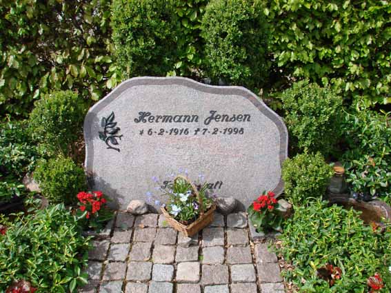 Billede af gravsten på Herning Vestre Kirkegård
