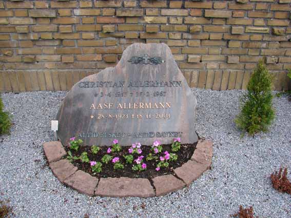 Billede af gravsten på Herning Vestre Kirkegård
