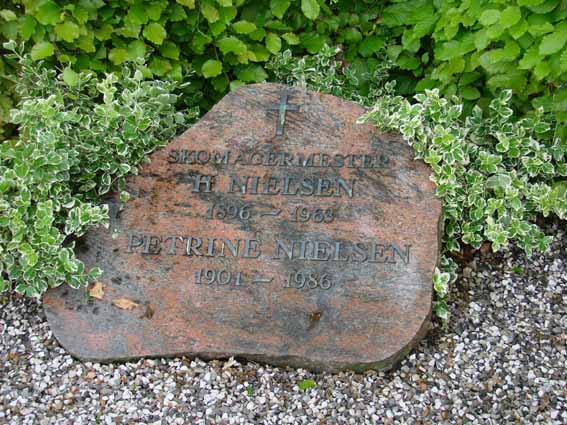 Billede af gravsten på Herning Vestre Kirkegård